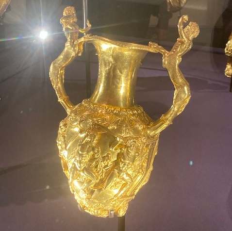 Cruche en or faisant partie du trésor de Panagyurishte